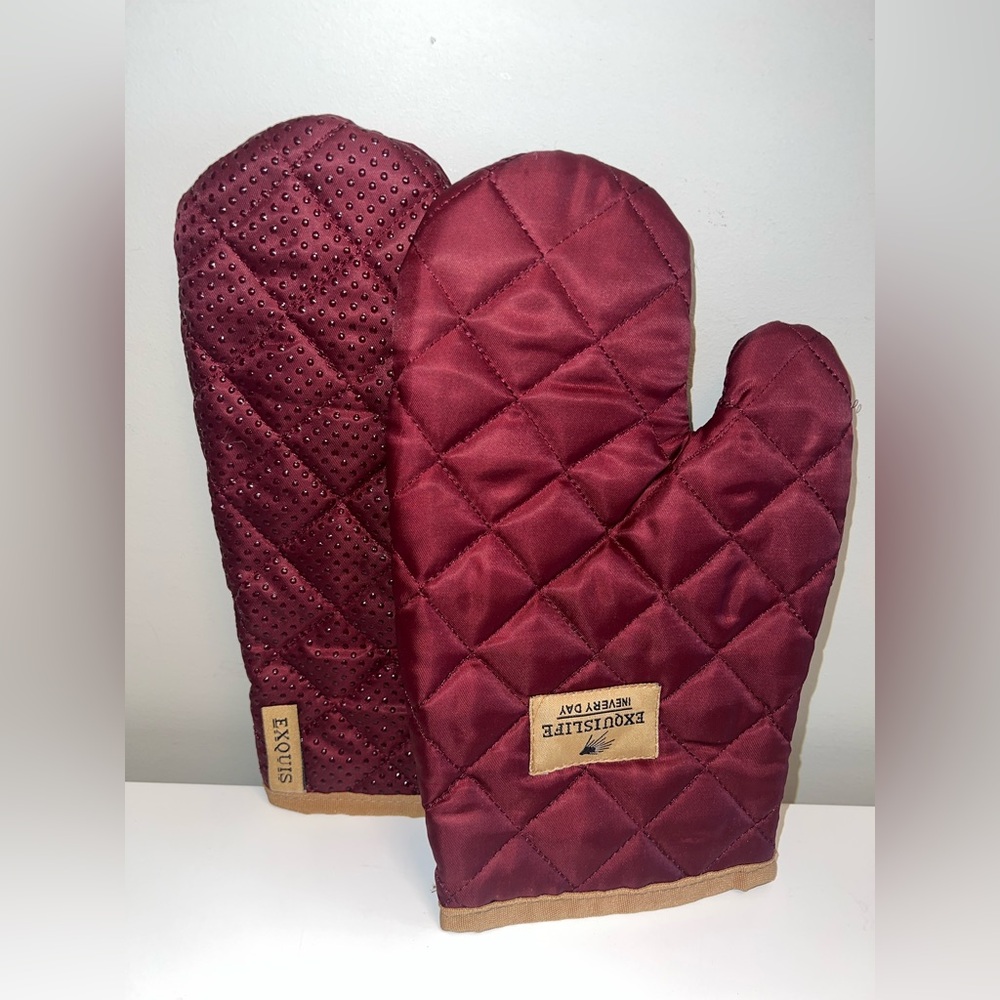 Exquis Burgundy Quilted Oven Mitts